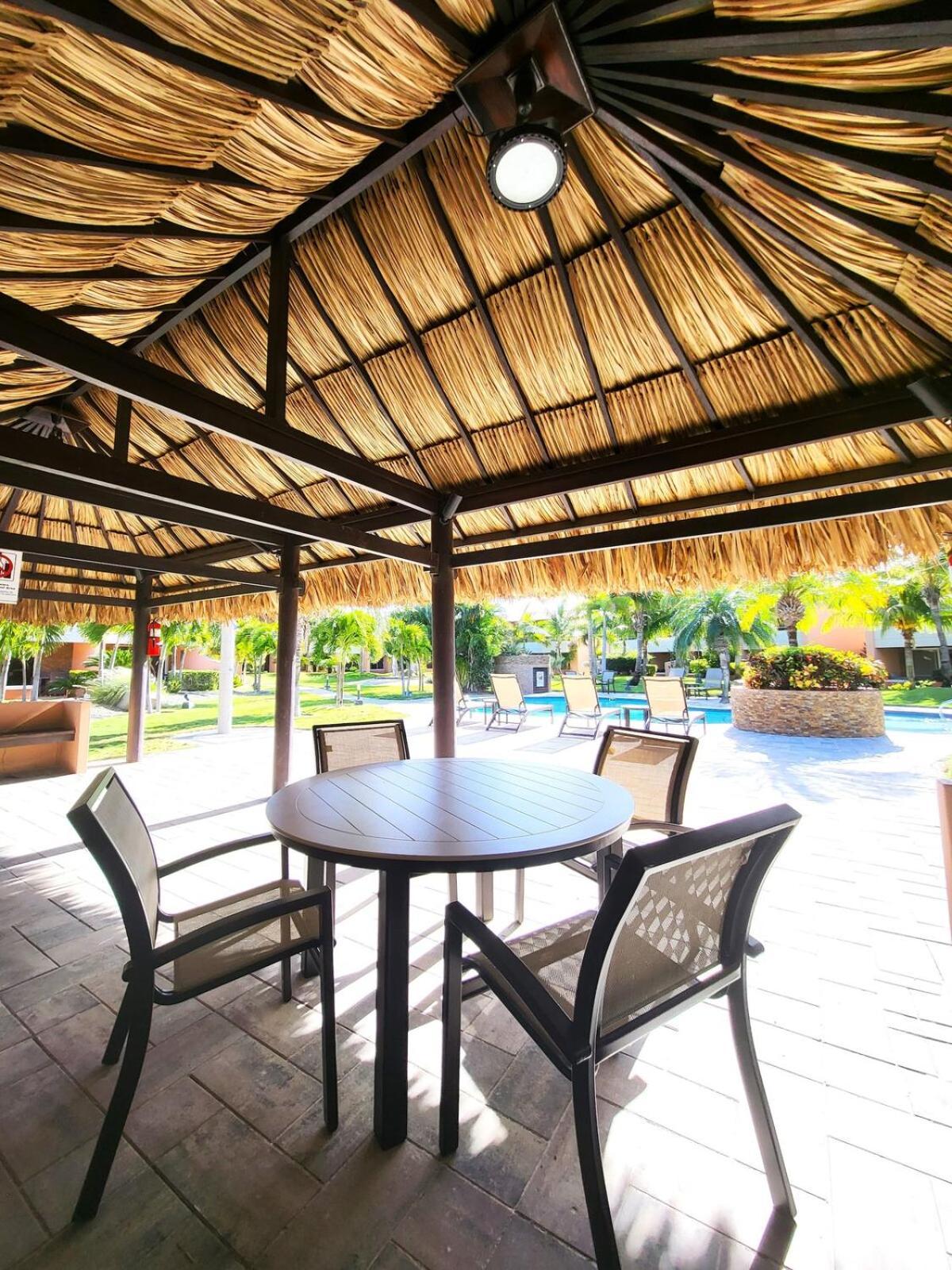 Eagle Beach Luxury House, Walking Distance To The Beach パームビーチ エクステリア 写真