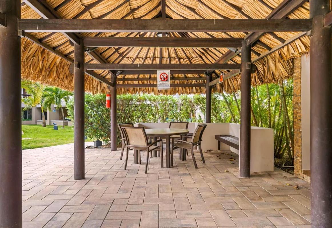 Eagle Beach Luxury House, Walking Distance To The Beach パームビーチ エクステリア 写真
