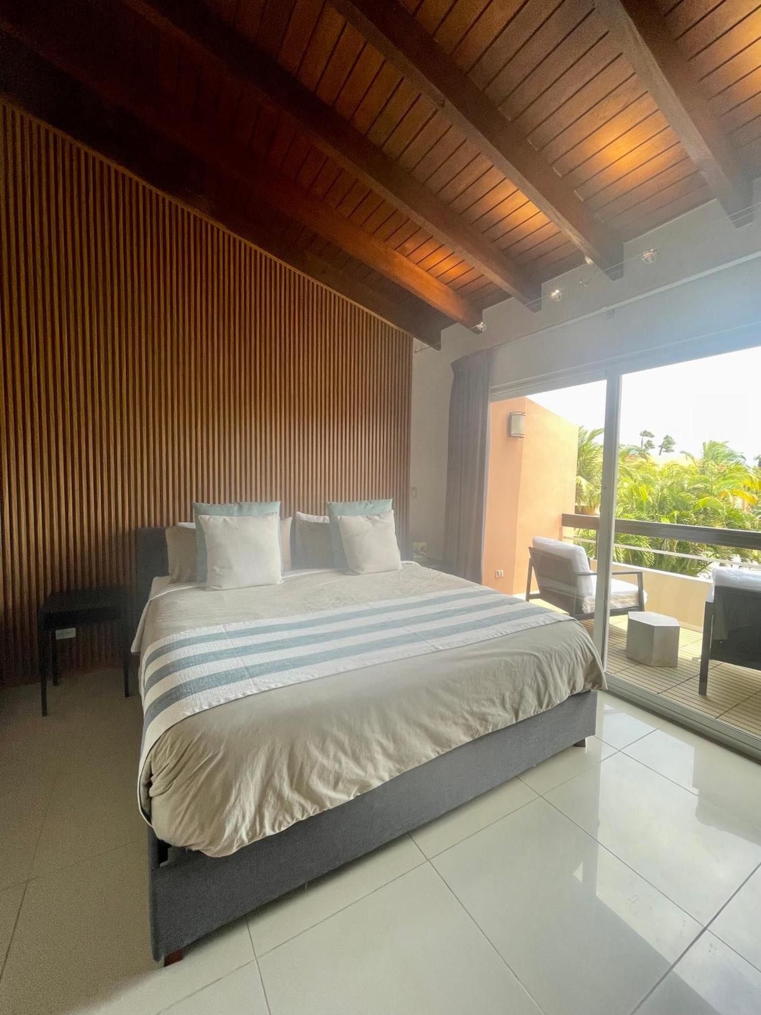 Eagle Beach Luxury House, Walking Distance To The Beach パームビーチ エクステリア 写真